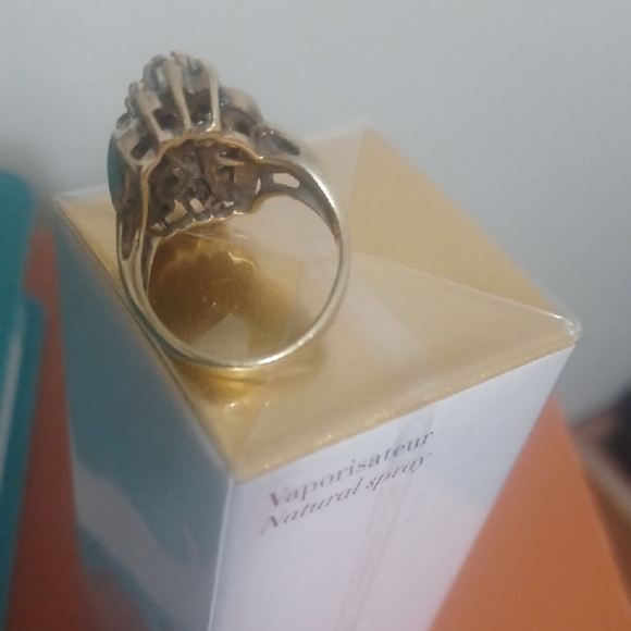 Elegant Silver Diamond Ring - Picture 4 of 5